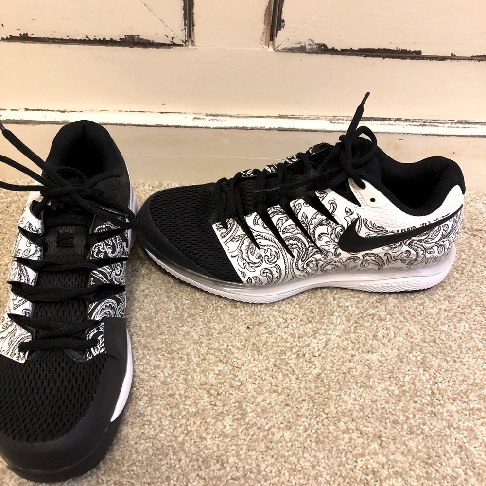 Nike tennis shoes